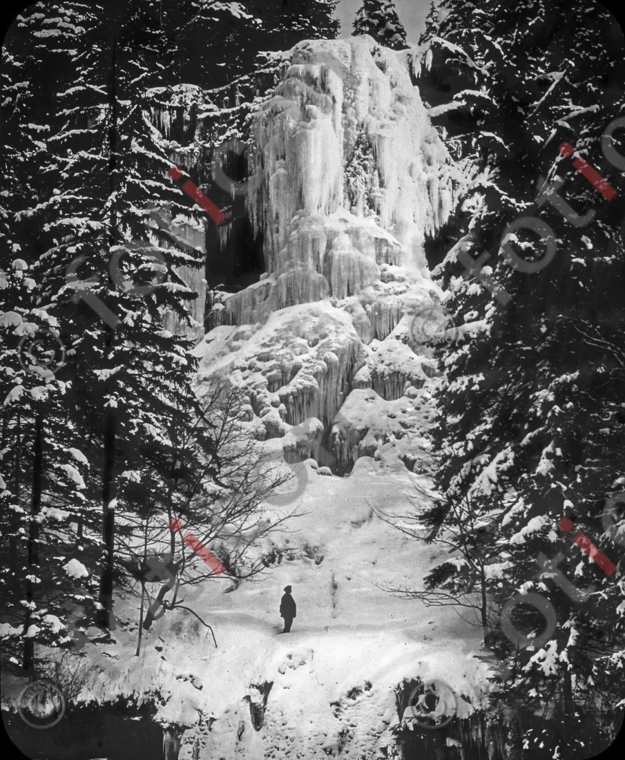 Romkerhaller Wasserfall I Romerkhall Waterfall (foticon-simon-168-032-sw.jpg)